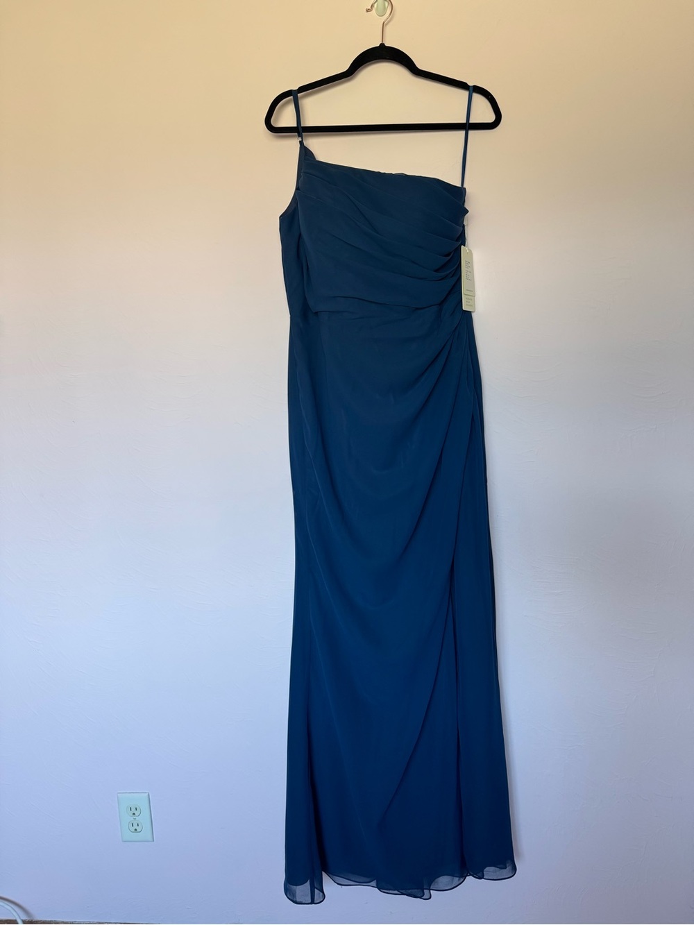 Chic Navy One-Shoulder Evening Gown